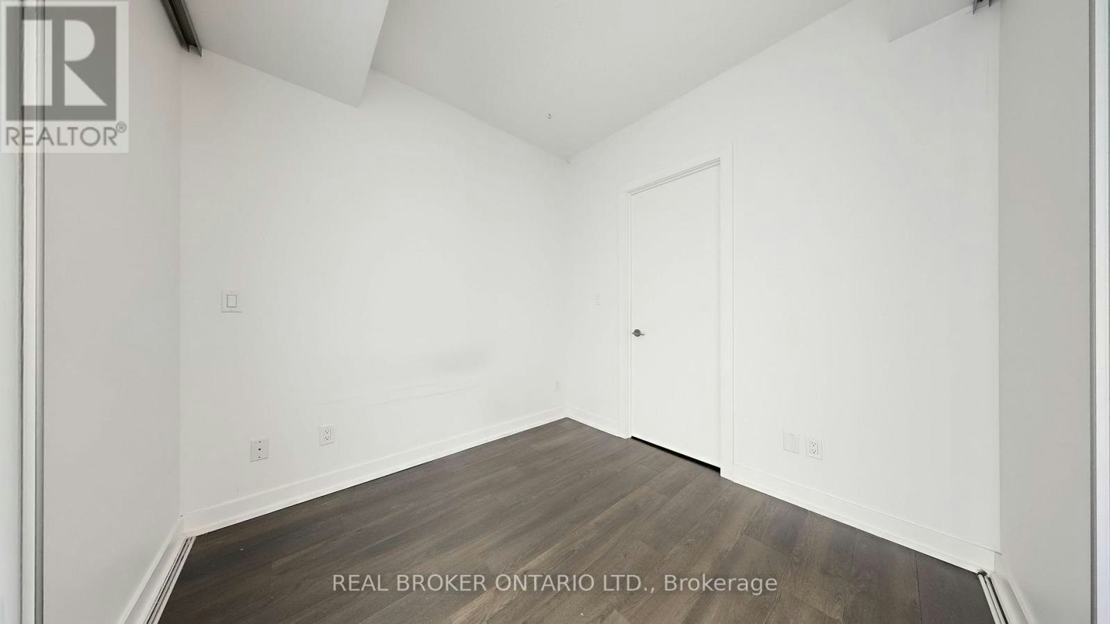 910-20 Bruyeres Mews, Toronto, ON, M5V 0G8 - 11