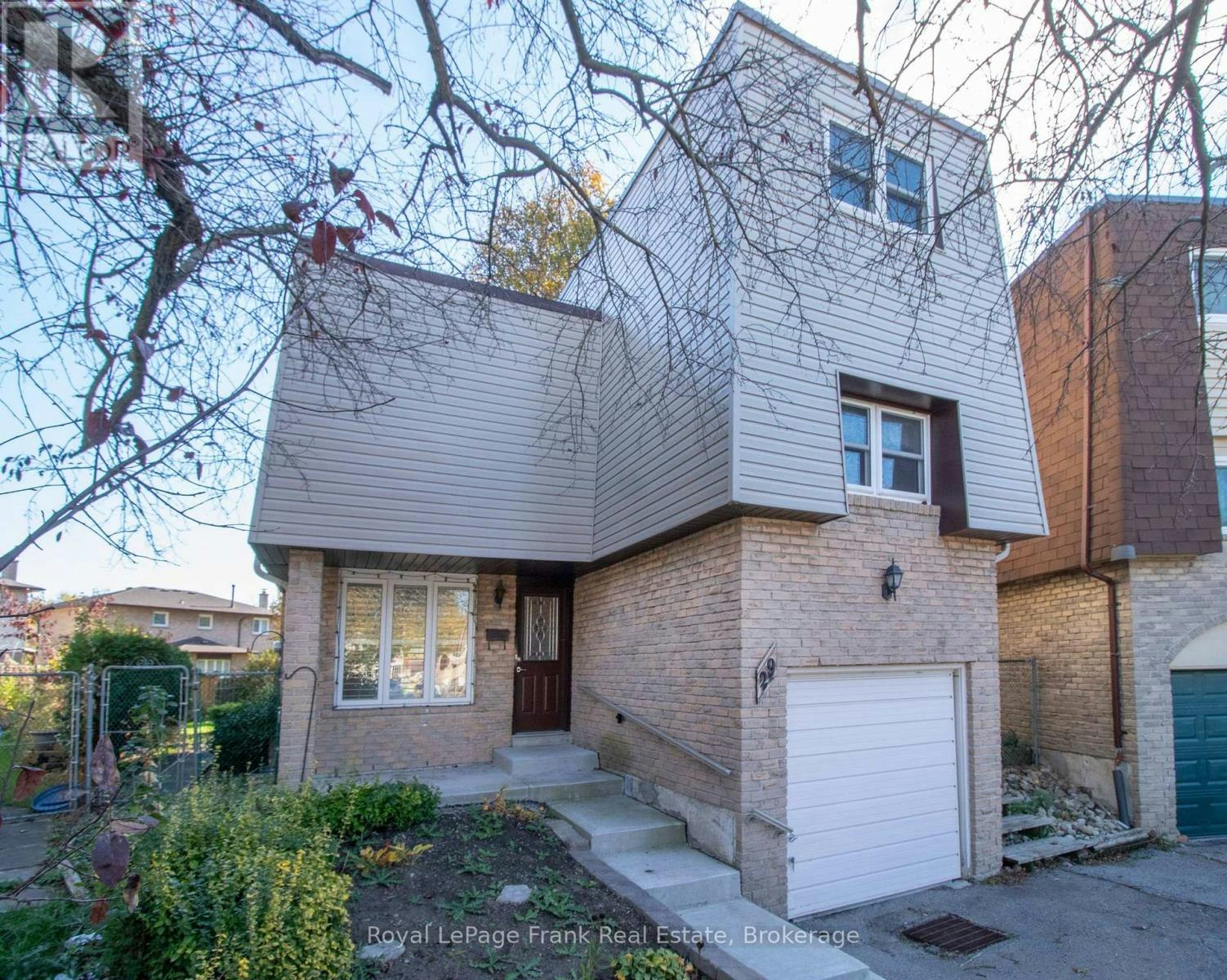 29 Graham Court, Whitby, ON, L1N 6E1