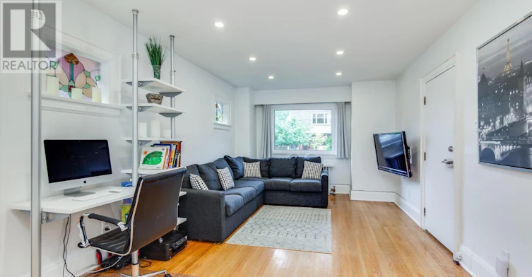 23 Kings Park Boulevard, Toronto, ON, M4J 2B7 - 3