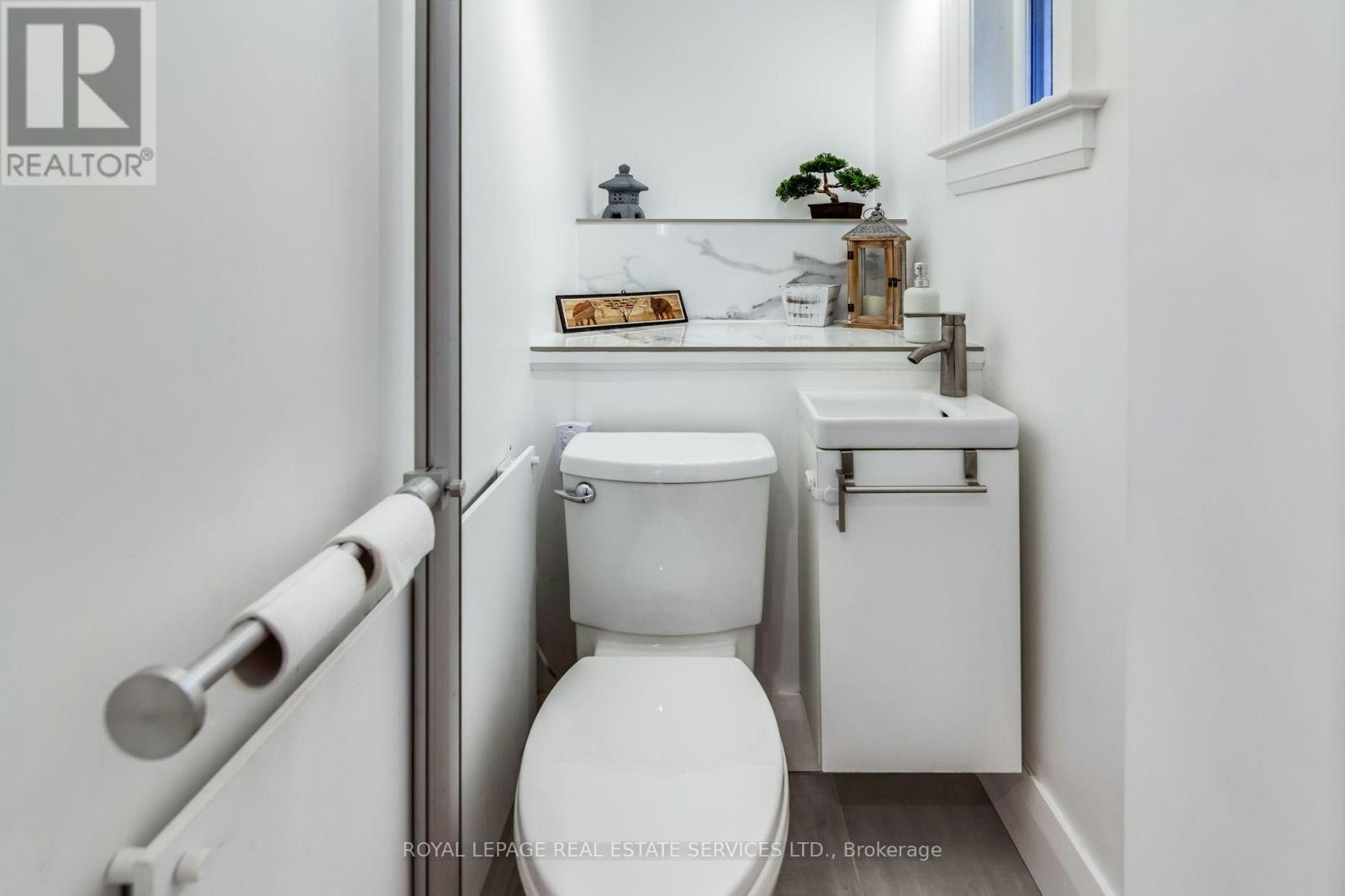 23 Kings Park Boulevard, Toronto, ON, M4J 2B7 - 14