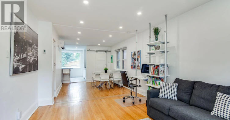 23 Kings Park Boulevard, Toronto, ON, M4J 2B7 - 4