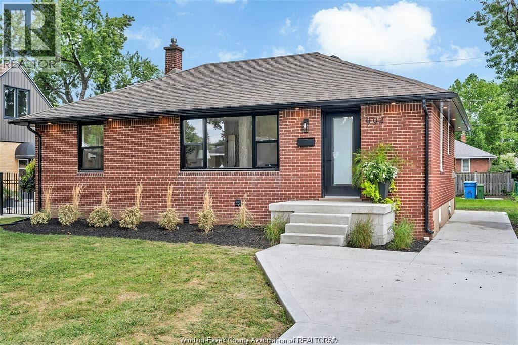 994 Isabelle, Windsor, ON, N8S 3B2