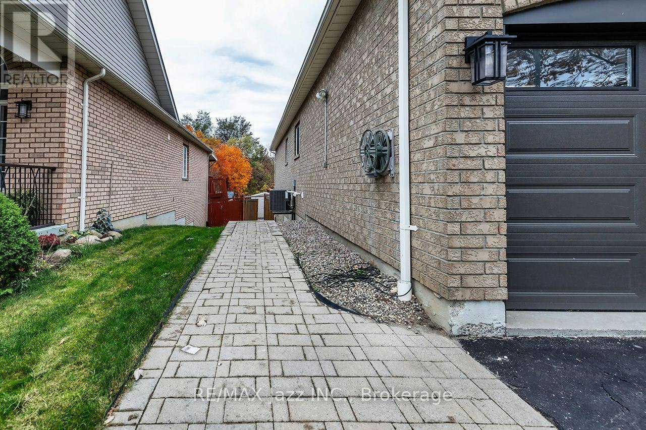LOWER-14 Arnold Crescent, Whitby, ON, L1M 1J1 - 3