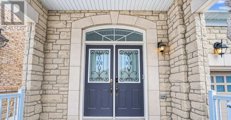 18 Ira Lane, Whitchurch-Stouffville, ON, L4A 1S3 - 2