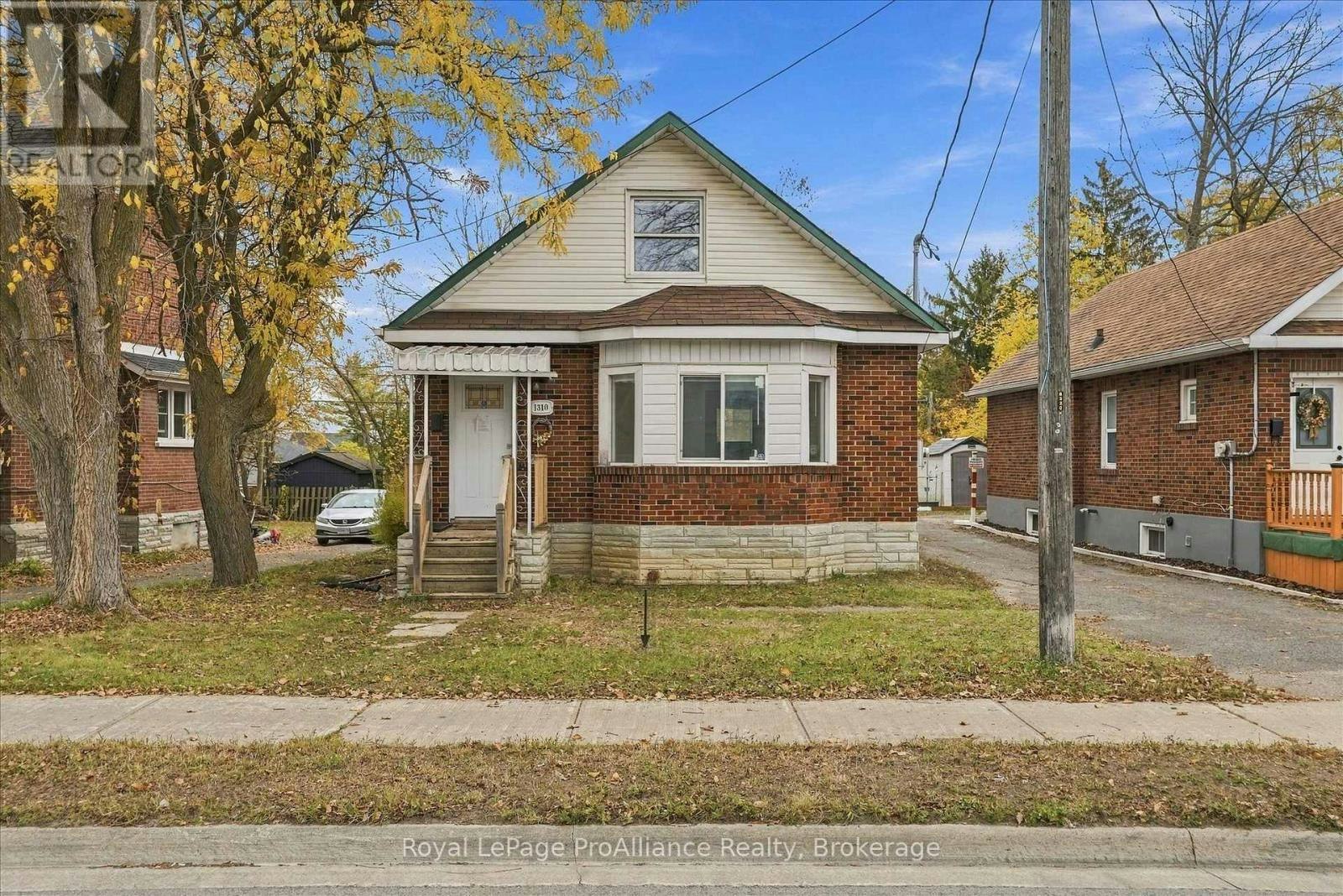 1310 Clonsilla Avenue, Peterborough, ON, K9J 5Z2 - 2