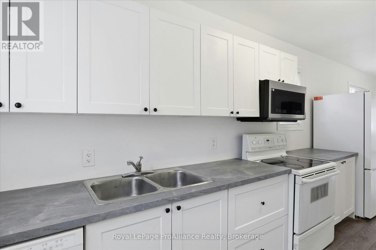 1310 Clonsilla Avenue, Peterborough, ON, K9J 5Z2 - 16