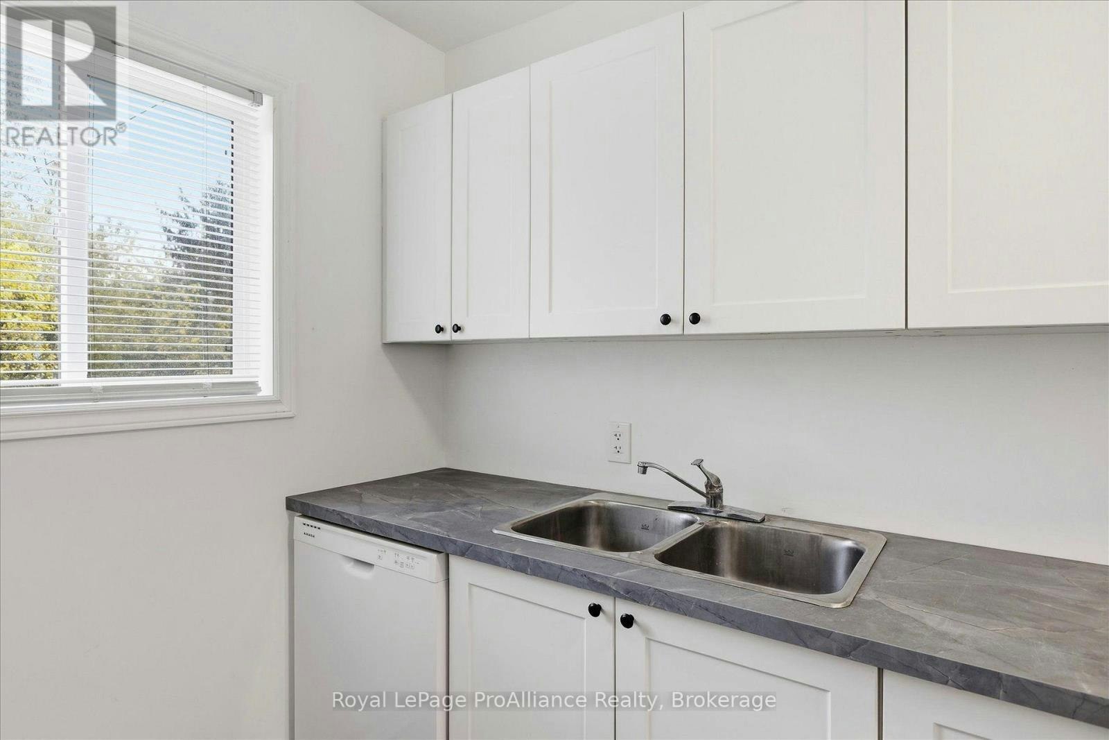 1310 Clonsilla Avenue, Peterborough, ON, K9J 5Z2 - 18
