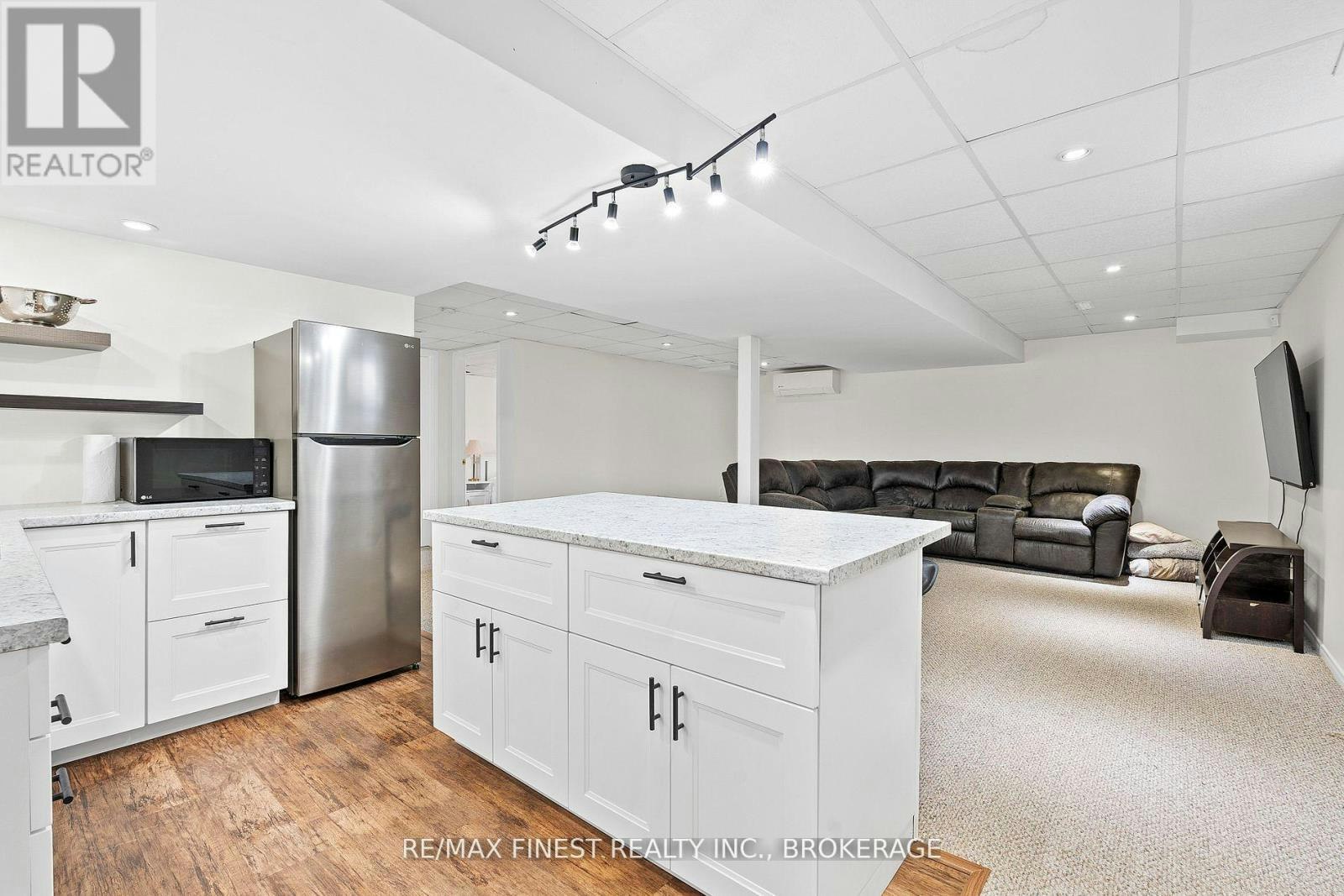 995 Swanfield Street, Kingston, ON, K7M 0A6 - 23