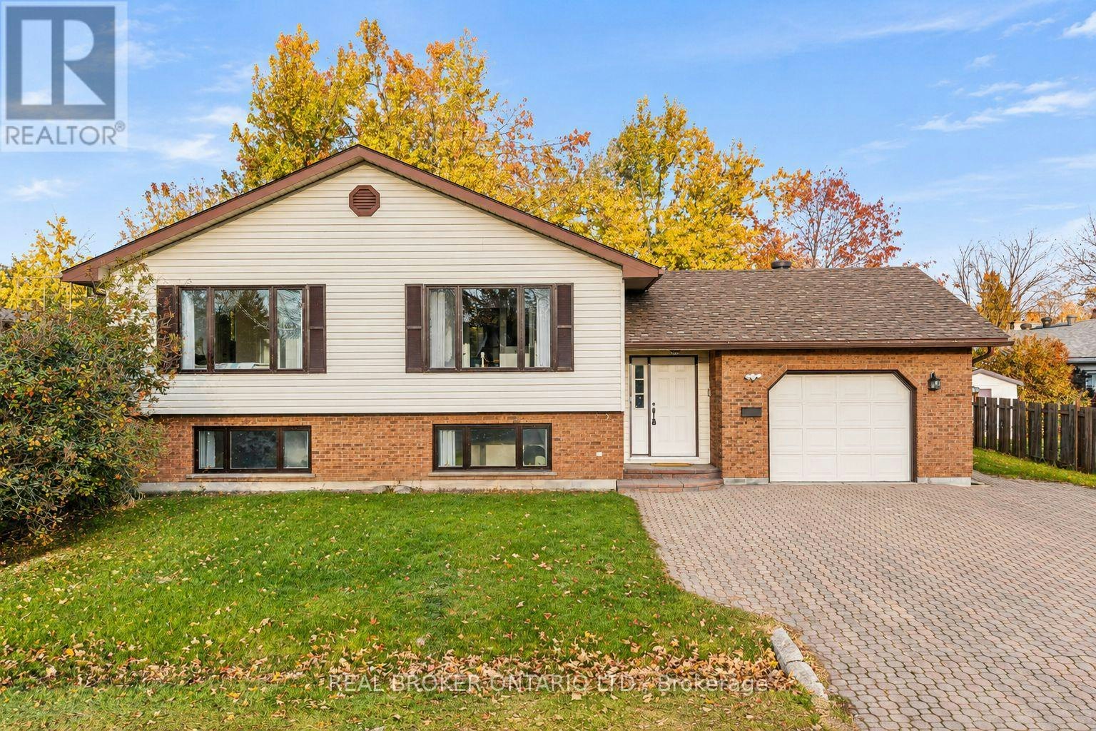2 Leach Street, Orillia, ON, L3V 5N7