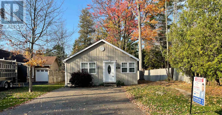 48 49th Street N, Wasaga Beach, ON, L9Z 1Y1