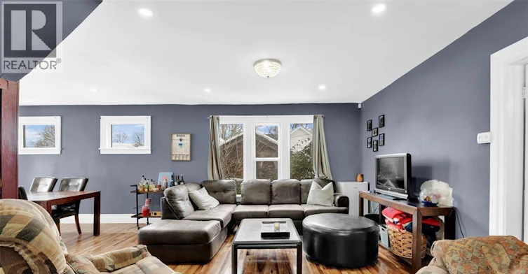 3484 Peter Street, Windsor, ON, N9C 1J3 - 4