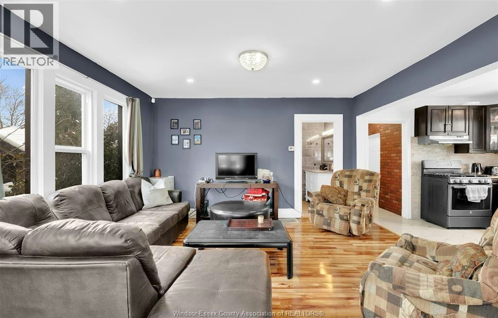 3484 Peter Street, Windsor, ON, N9C 1J3 - 3