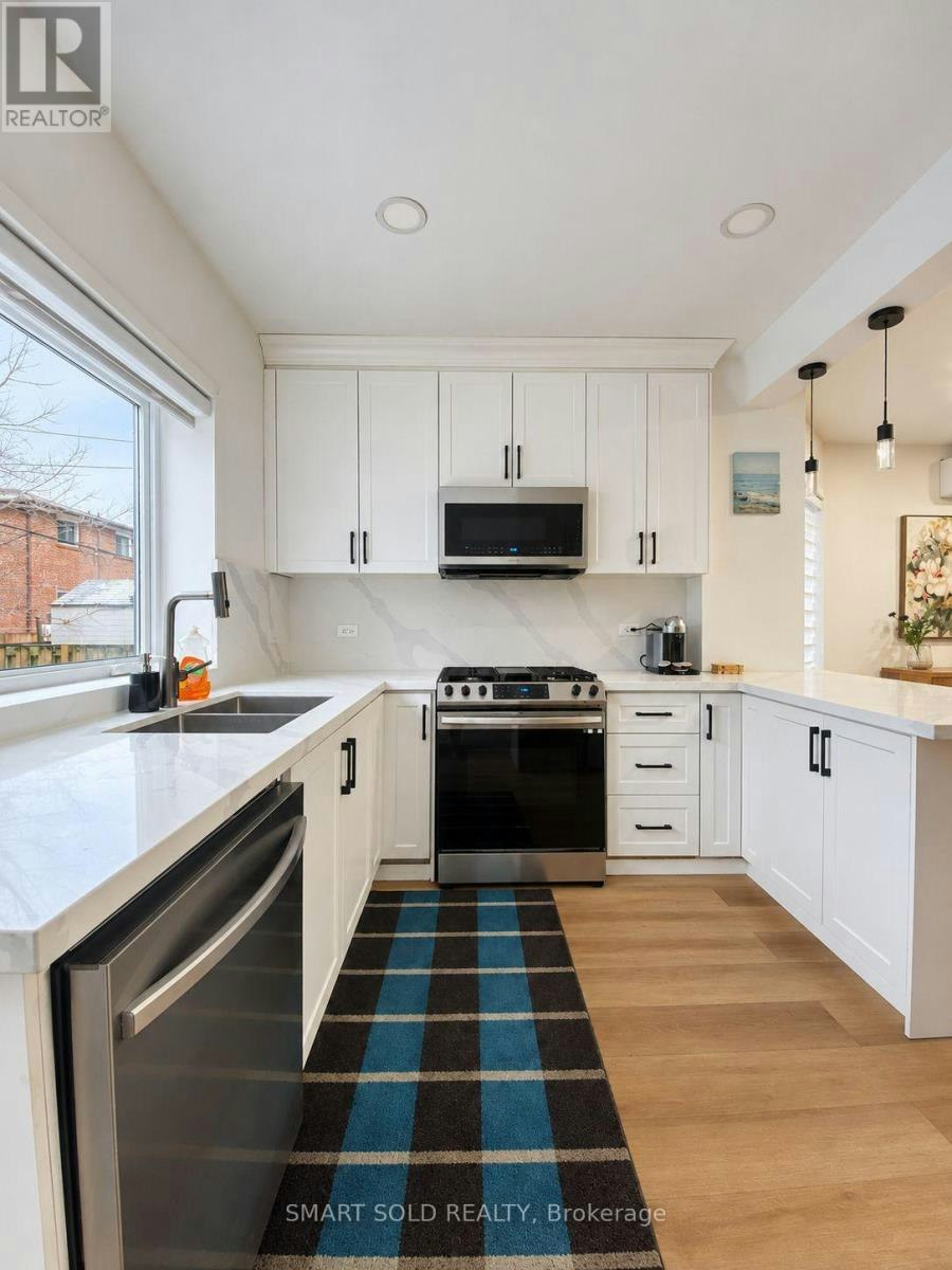 42 Arnold Avenue, Toronto, ON, M5A 3B2 - 13