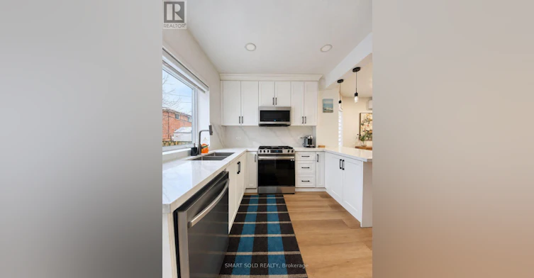 42 Arnold Avenue, Toronto, ON, M5A 3B2 - 13