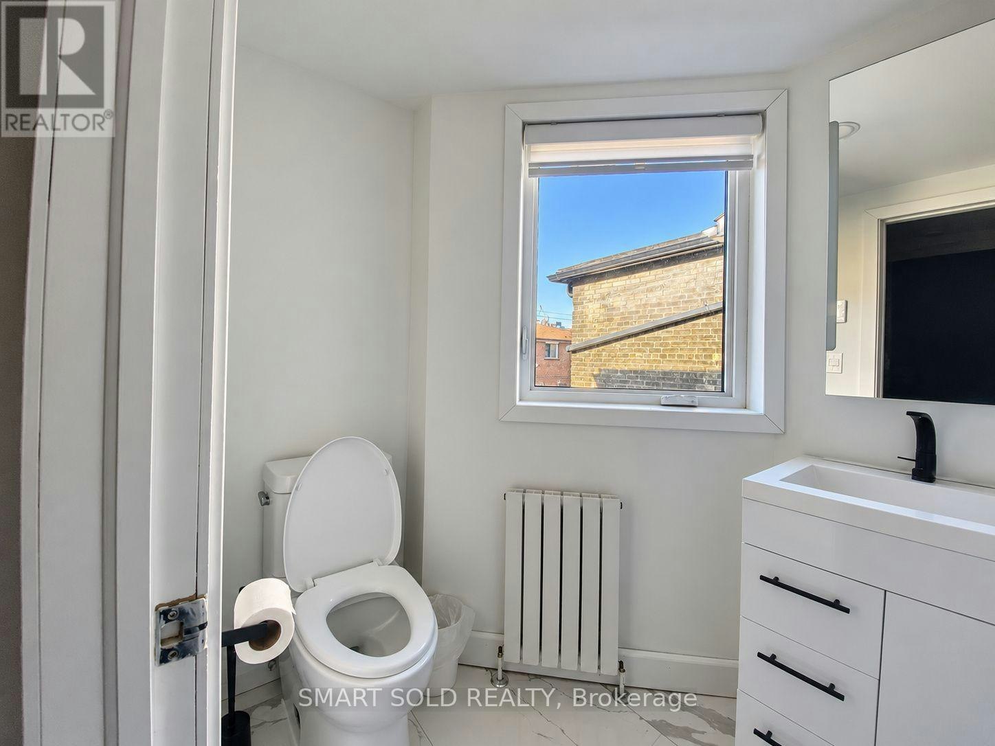 42 Arnold Avenue, Toronto, ON, M5A 3B2 - 30
