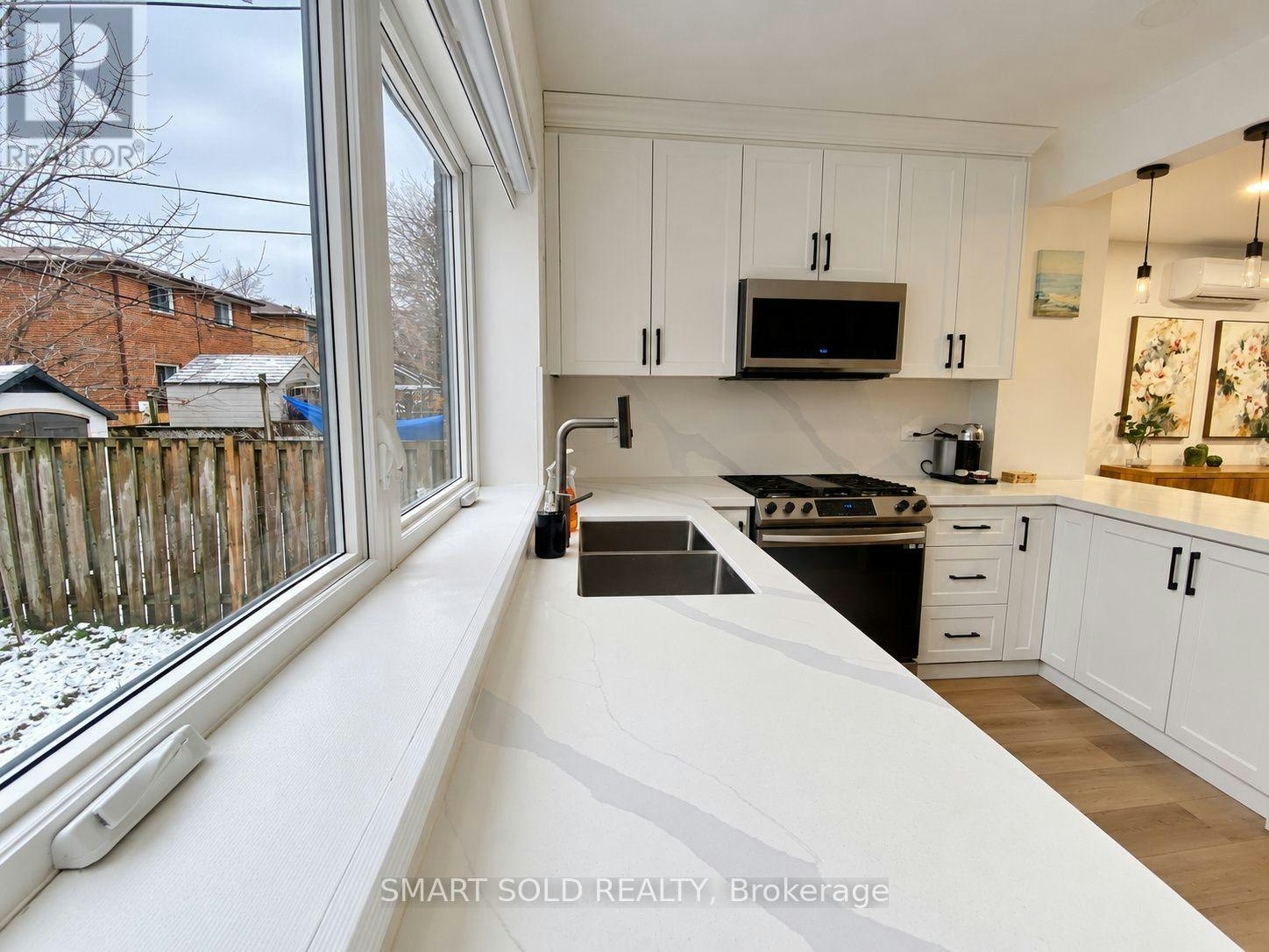 42 Arnold Avenue, Toronto, ON, M5A 3B2 - 11