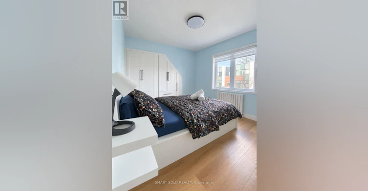 42 Arnold Avenue, Toronto, ON, M5A 3B2 - 21