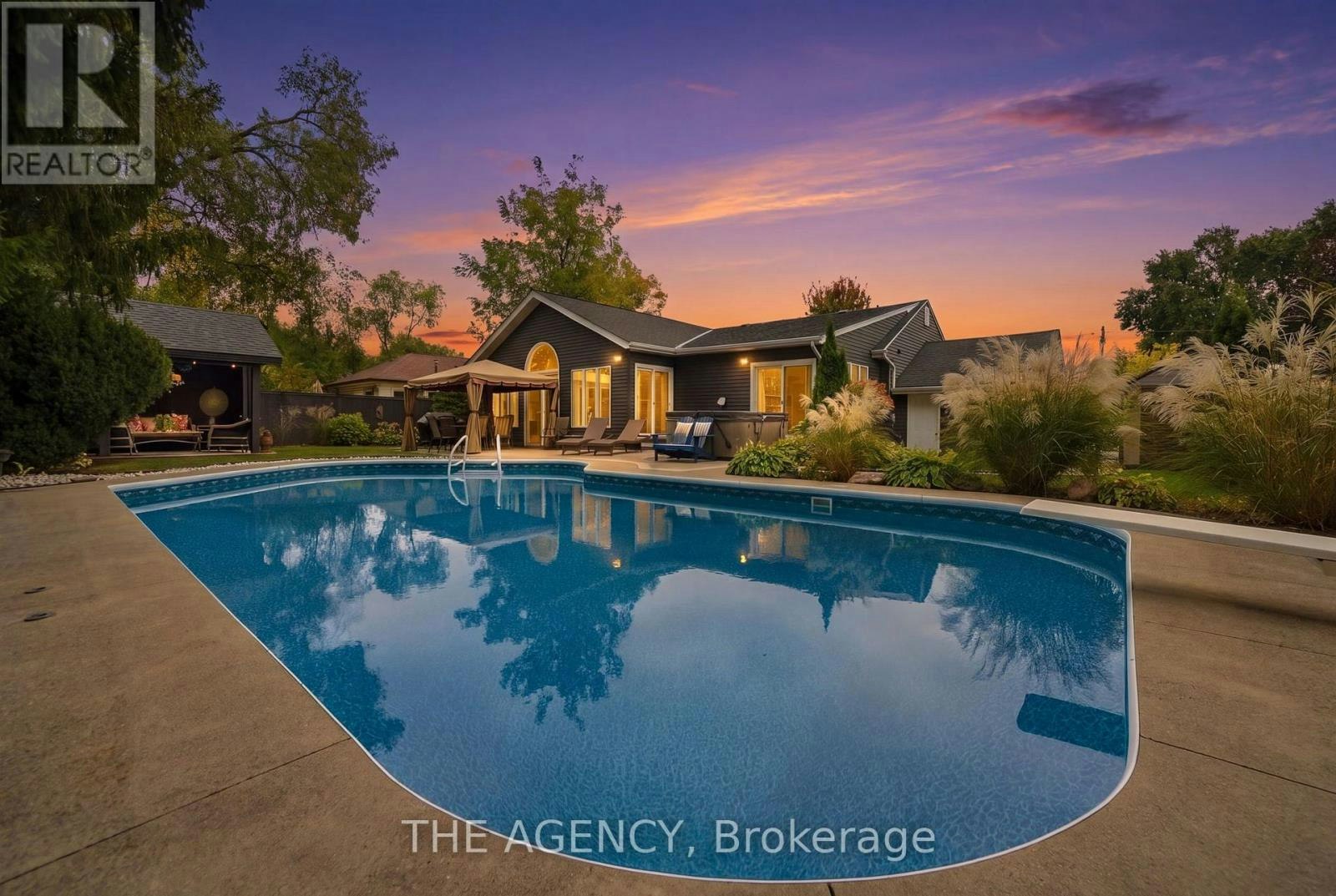 2101 Edinburgh Drive, Burlington, ON, L7R 2C7