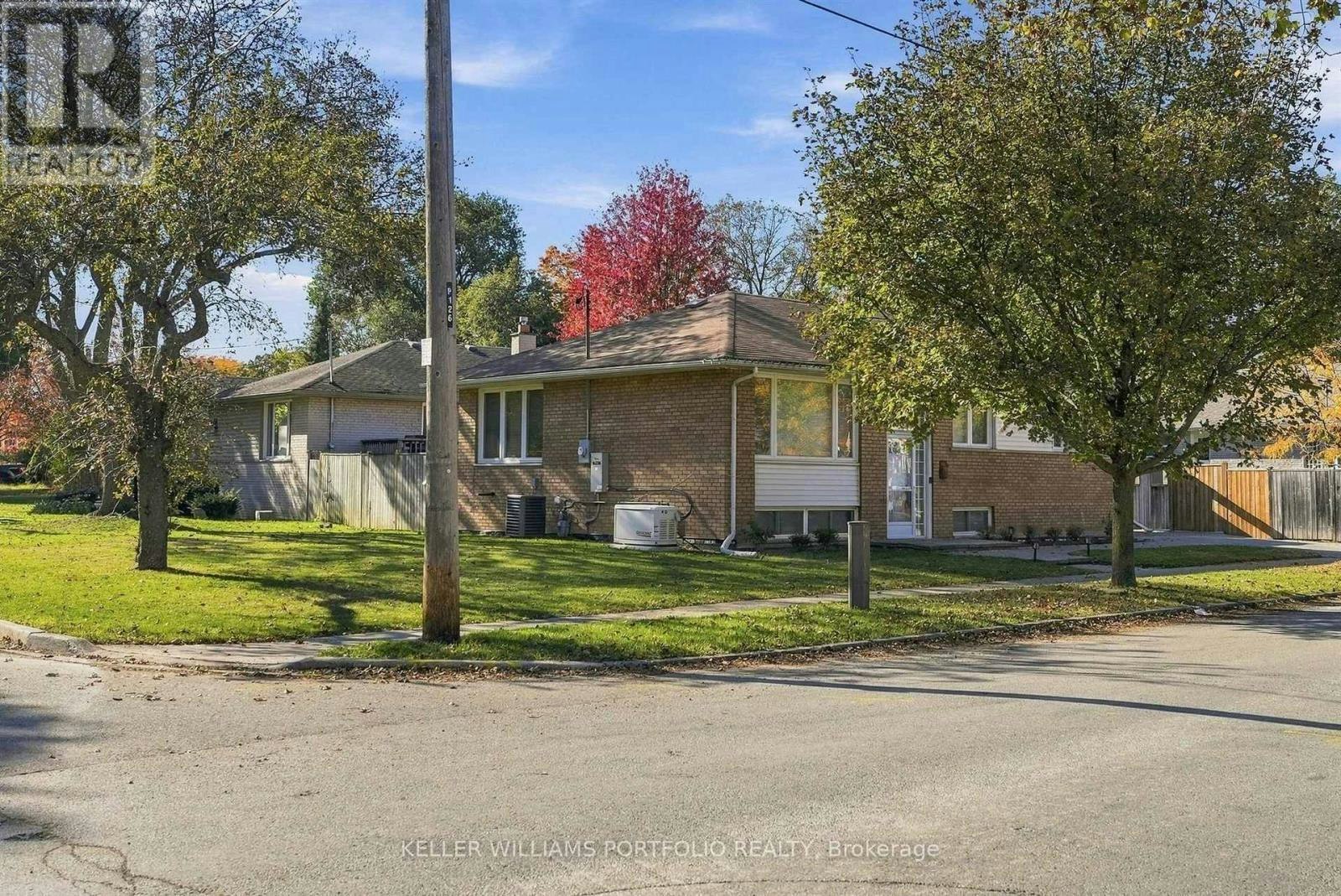 124 Wincott Drive, Toronto, ON, M9R 2P6 - 2