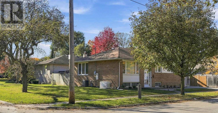 124 Wincott Drive, Toronto, ON, M9R 2P6 - 2
