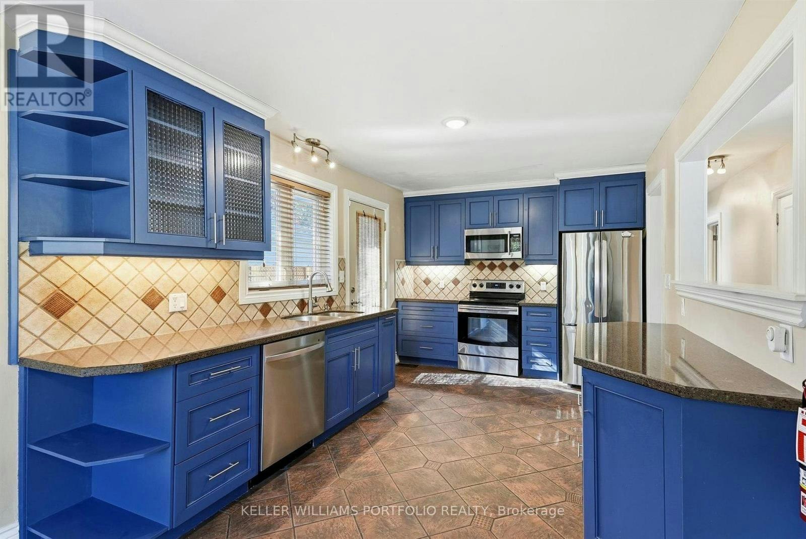 124 Wincott Drive, Toronto, ON, M9R 2P6 - 13