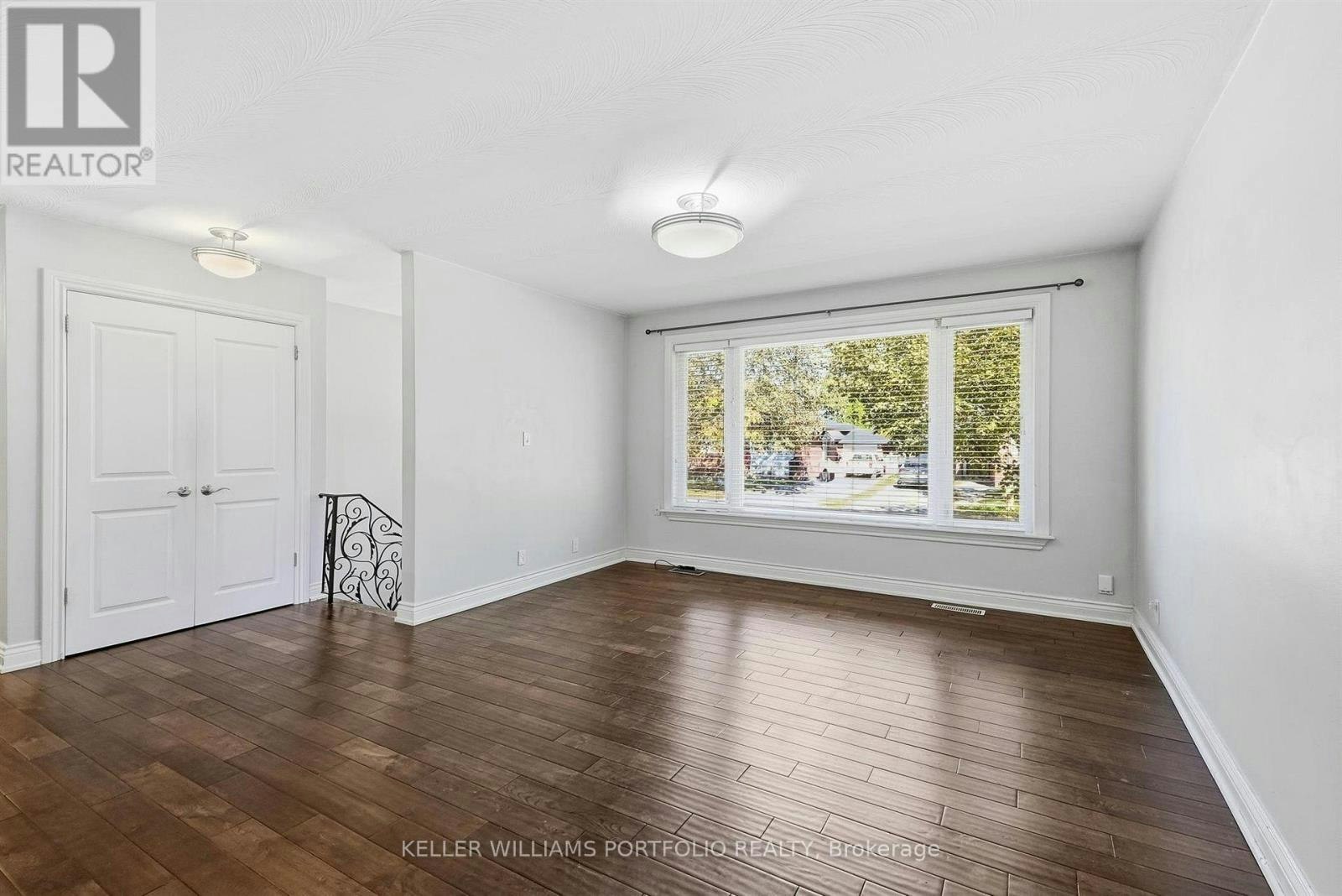 124 Wincott Drive, Toronto, ON, M9R 2P6 - 8