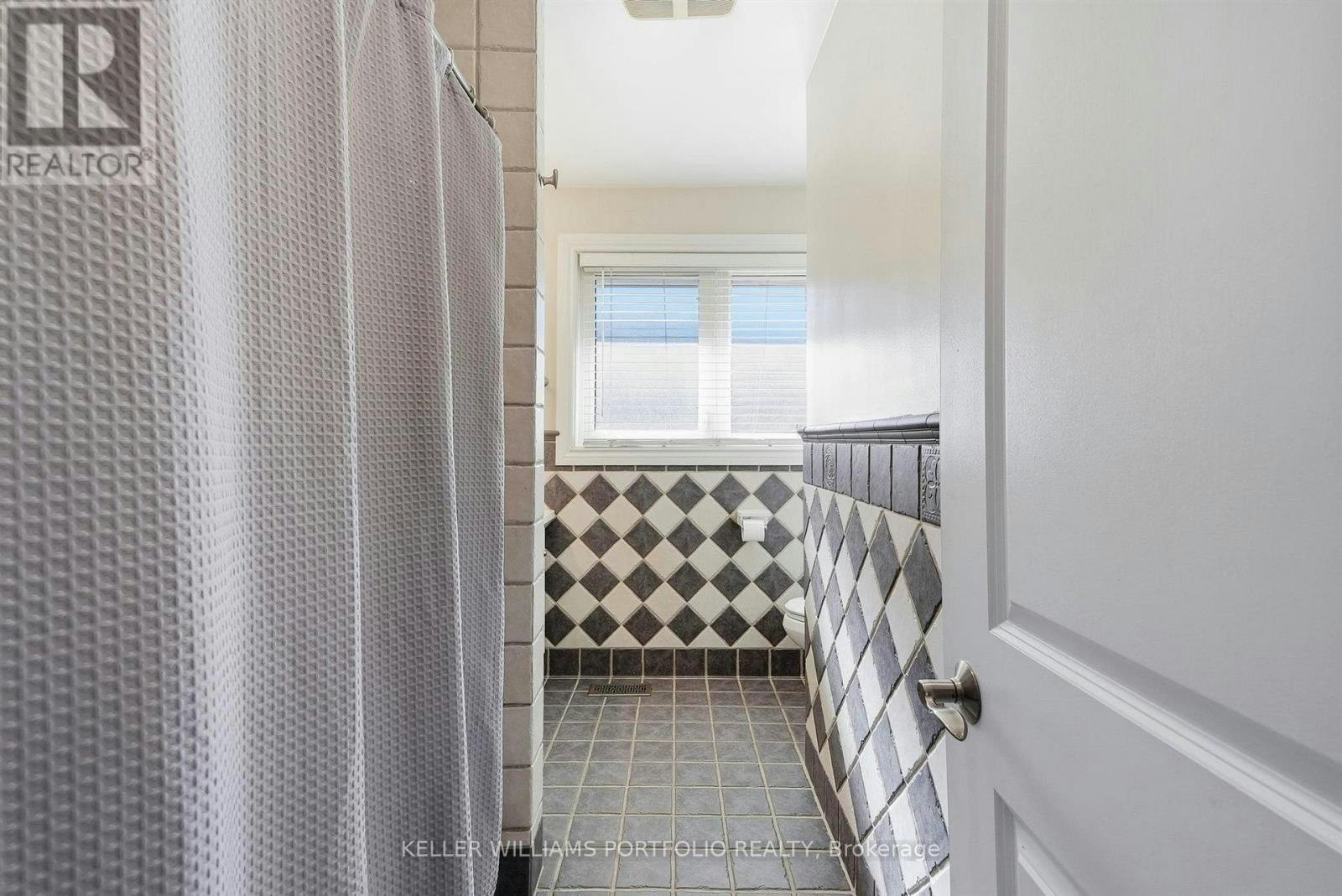 124 Wincott Drive, Toronto, ON, M9R 2P6 - 25