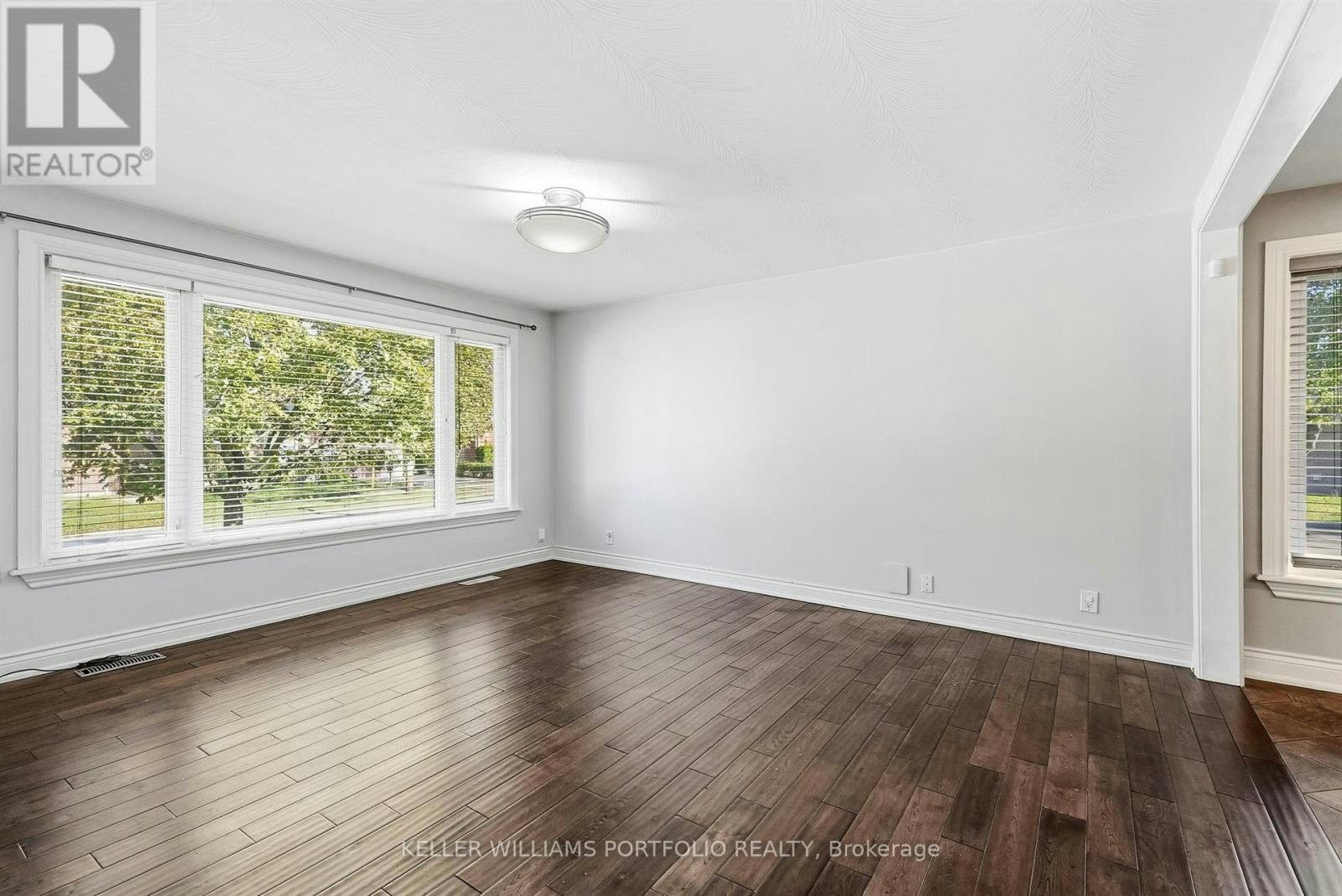 124 Wincott Drive, Toronto, ON, M9R 2P6 - 7