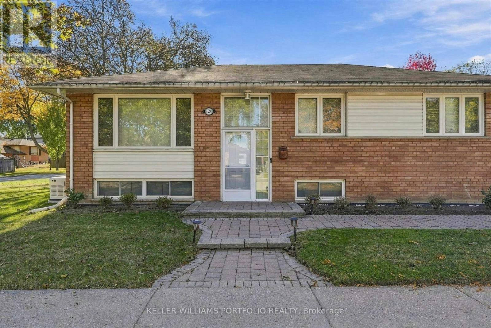 124 Wincott Drive, Toronto, ON, M9R 2P6 - 4