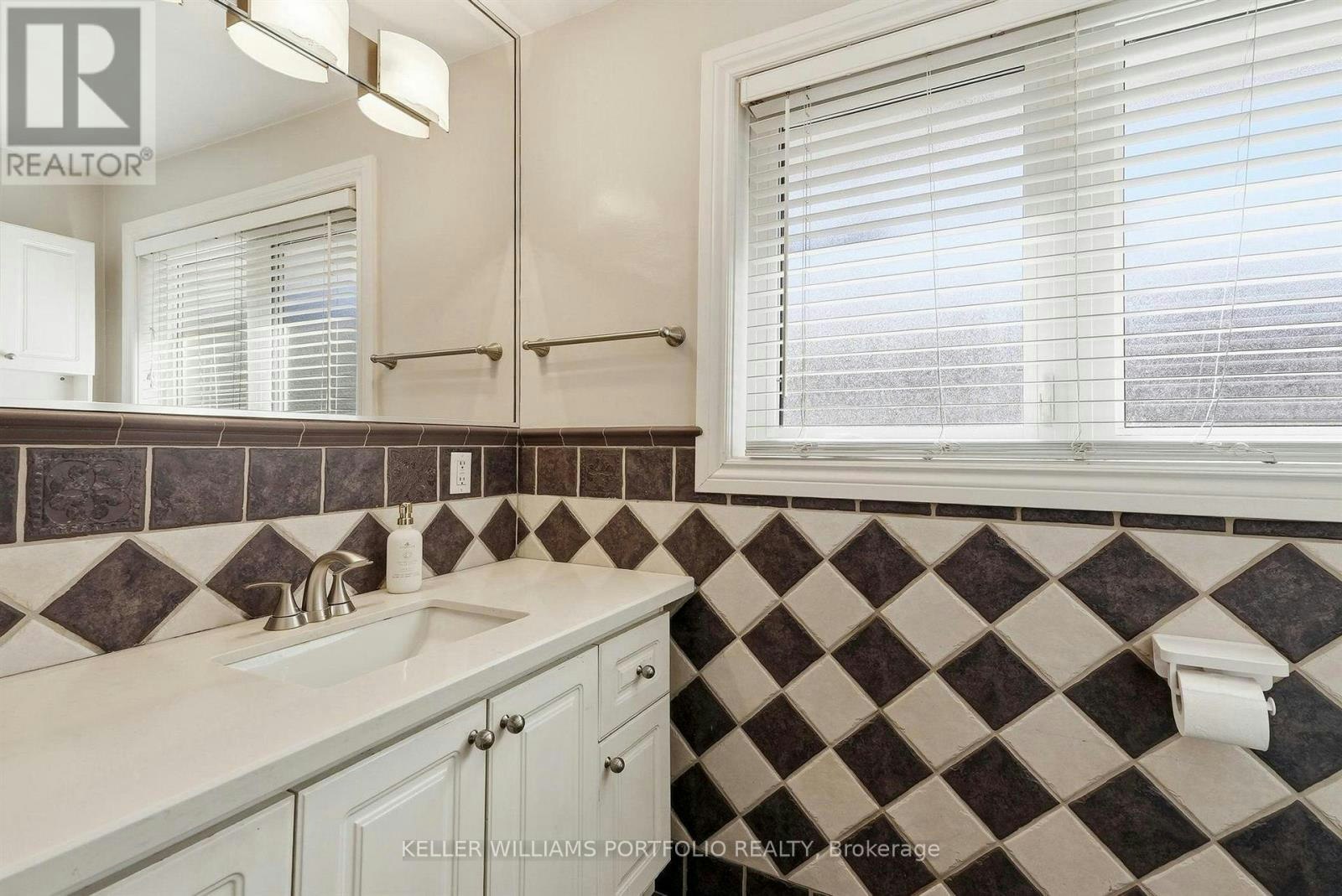 124 Wincott Drive, Toronto, ON, M9R 2P6 - 26