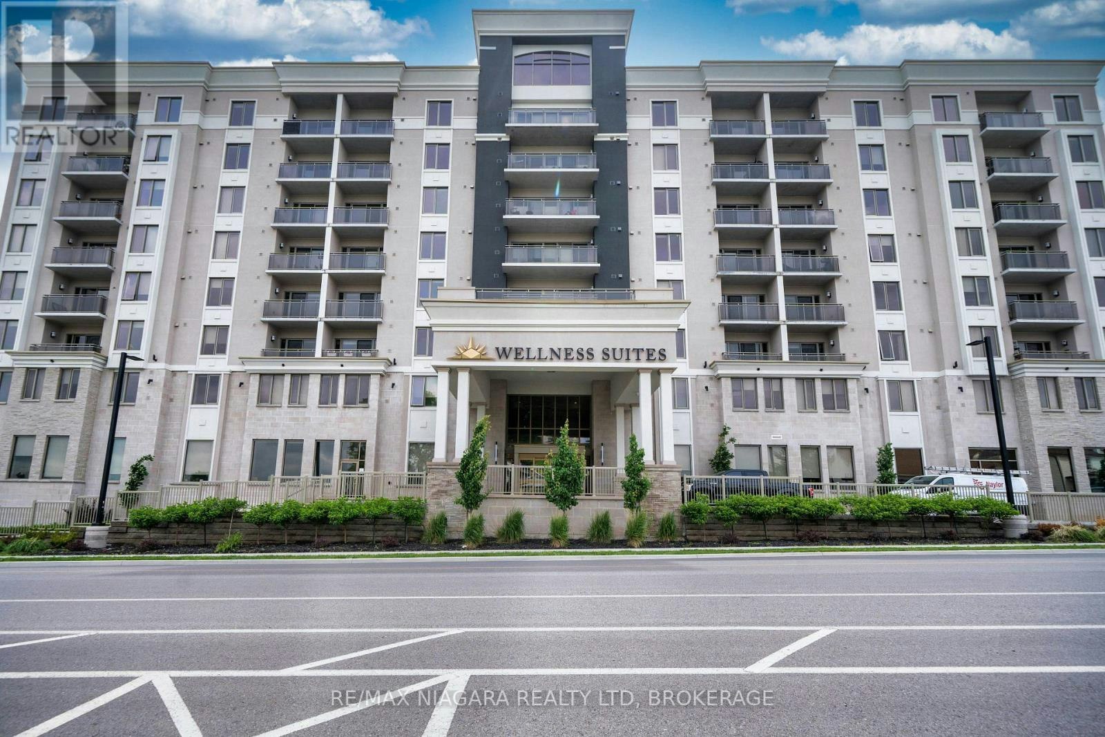 814-5698 Main Street, Niagara Falls, ON, L2G 5Z4 - 2