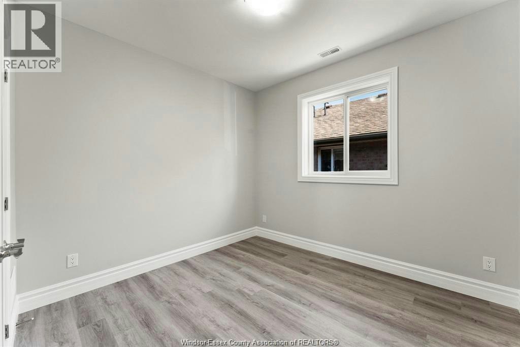 A-2280 Daytona, Windsor, ON, N9B 3Y2 - 11