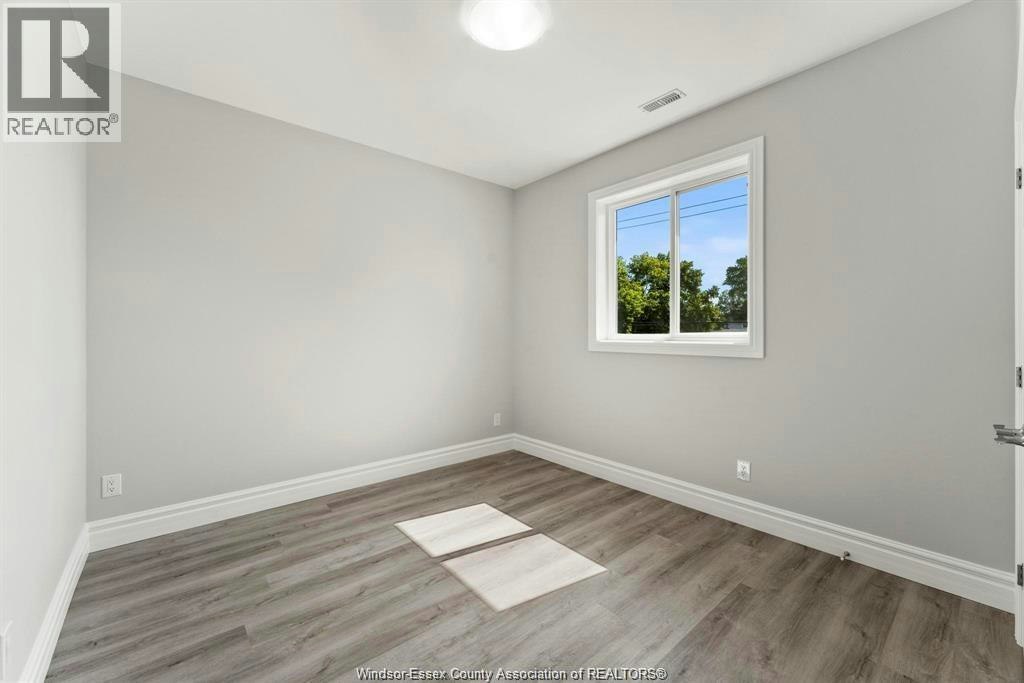 A-2280 Daytona, Windsor, ON, N9B 3Y2 - 9