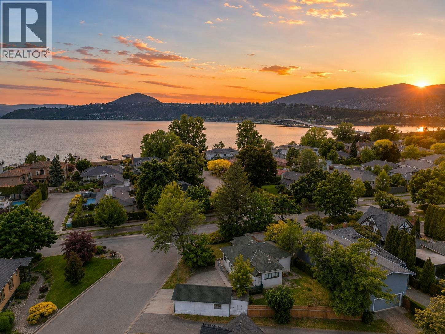 1967 Abbott Street, Kelowna, BC, V1Y 1B8