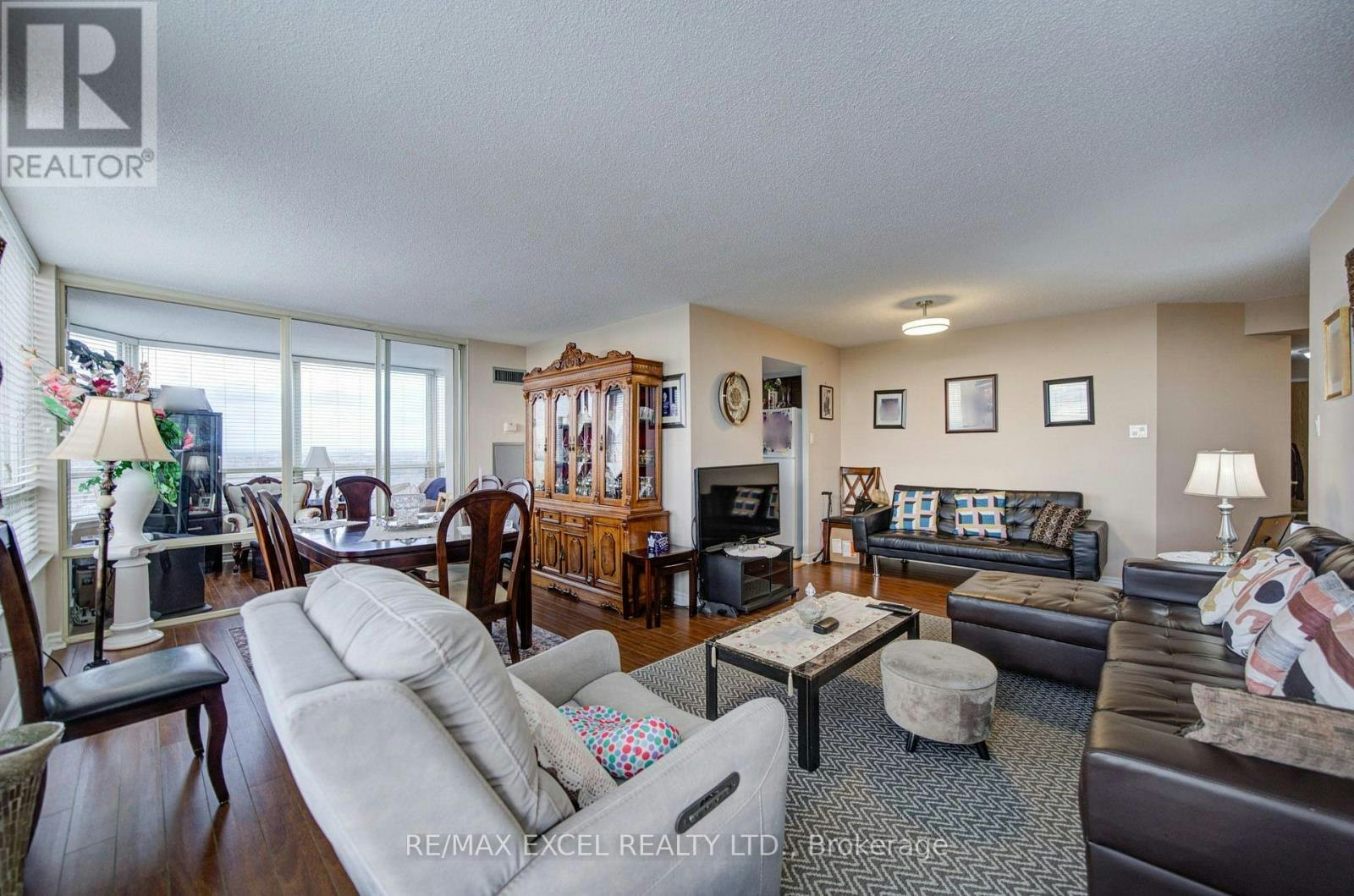 1403-300 Alton Towers Circle, Toronto, ON, M1V 4X9