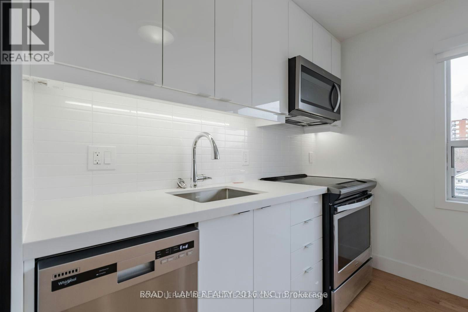 3-28A Third Street, Toronto, ON, M8V 2X6