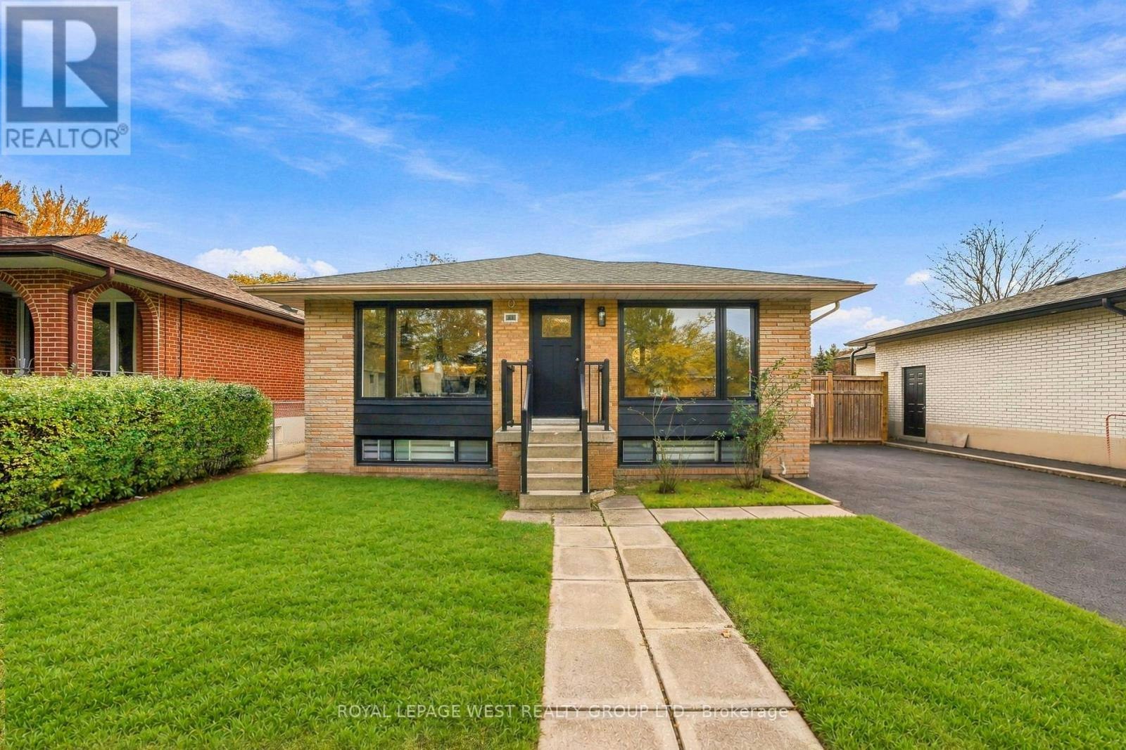 33 Tapley Drive, Toronto, ON, M9R 3P2