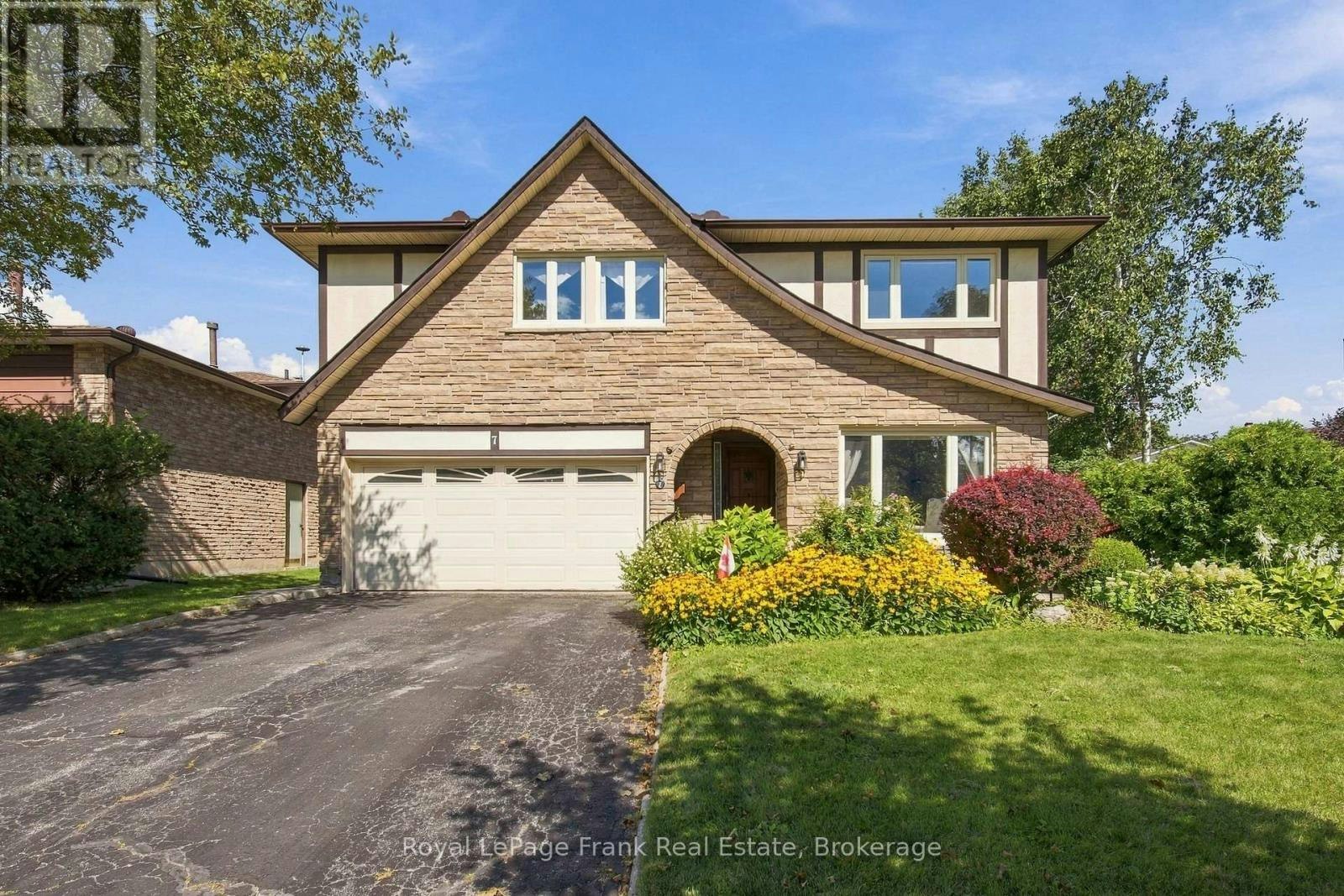 7 Trinity Crescent, Whitby, ON, L1N 6L1