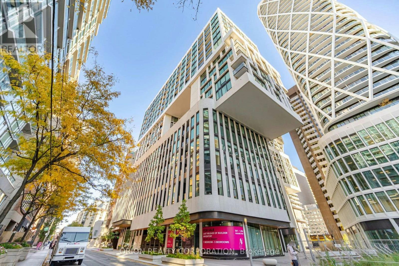 420-121 St Patrick Street, Toronto, ON, M5T 0B8