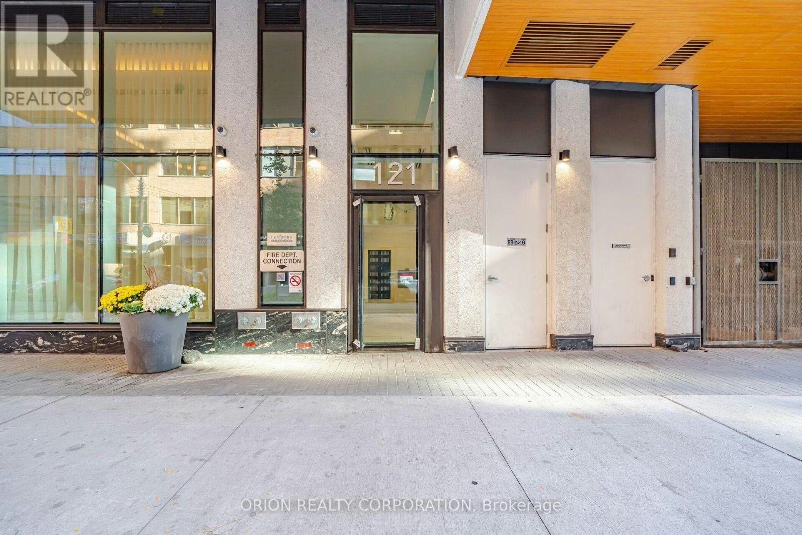 420-121 St Patrick Street, Toronto, ON, M5T 0B8 - 2