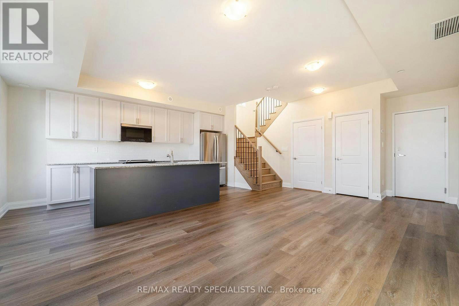 122-1577 Rose Way, Milton, ON, L9E 1N4 - 3