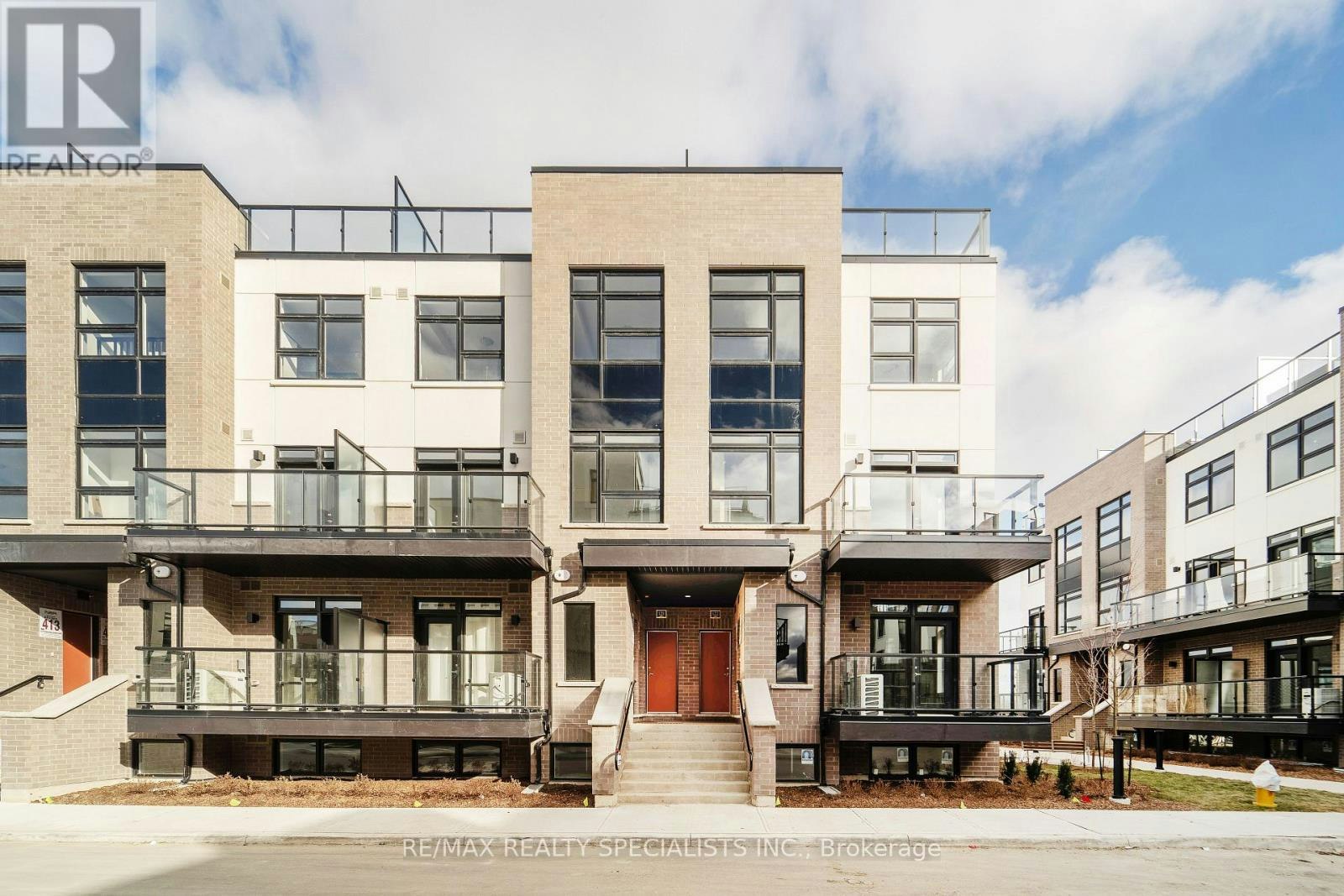 122-1577 Rose Way, Milton, ON, L9E 1N4