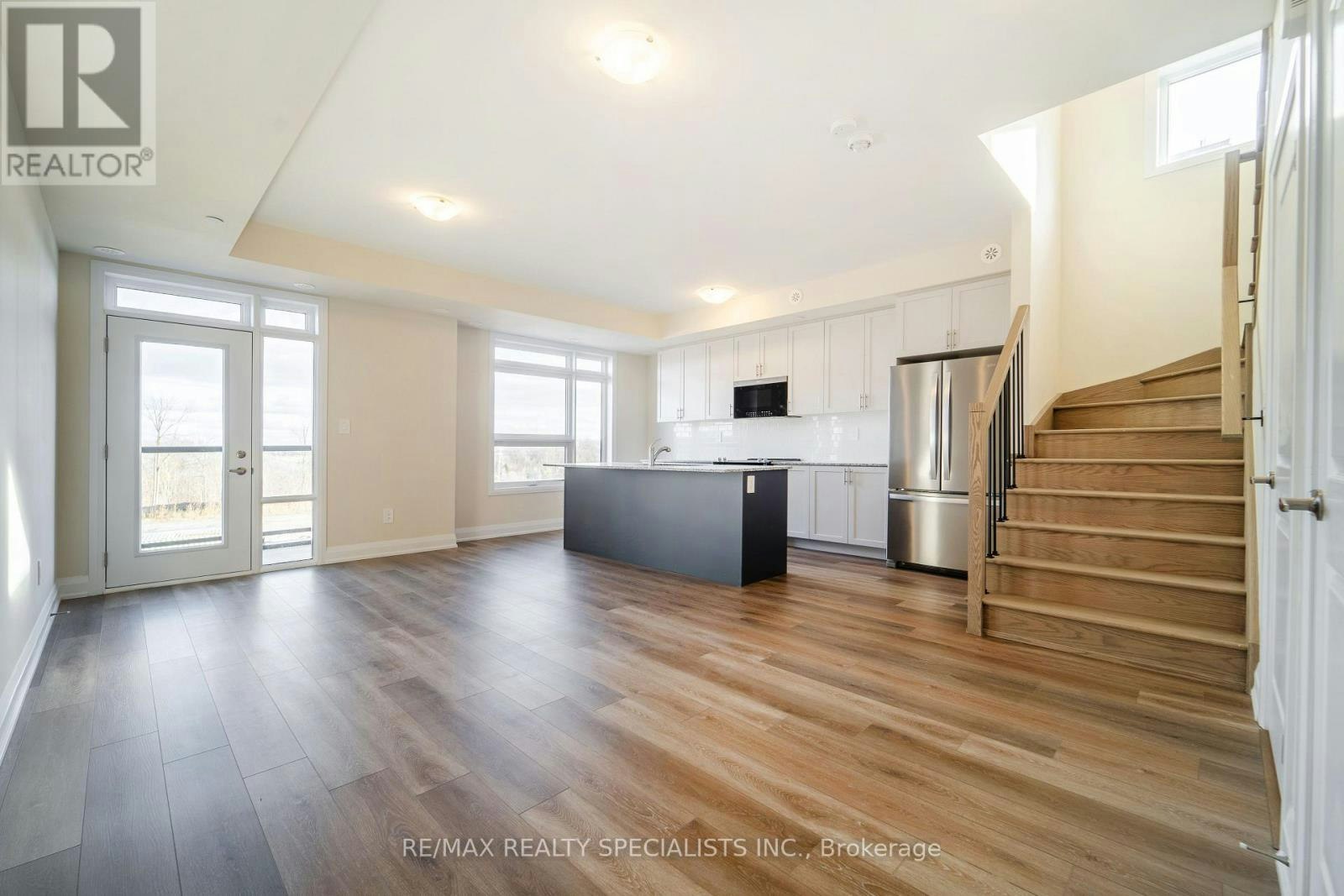 122-1577 Rose Way, Milton, ON, L9E 1N4 - 2