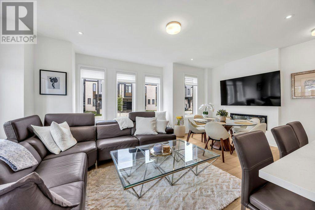 9 Crown Gate, Oakville, ON, L6M 0W8 - 2