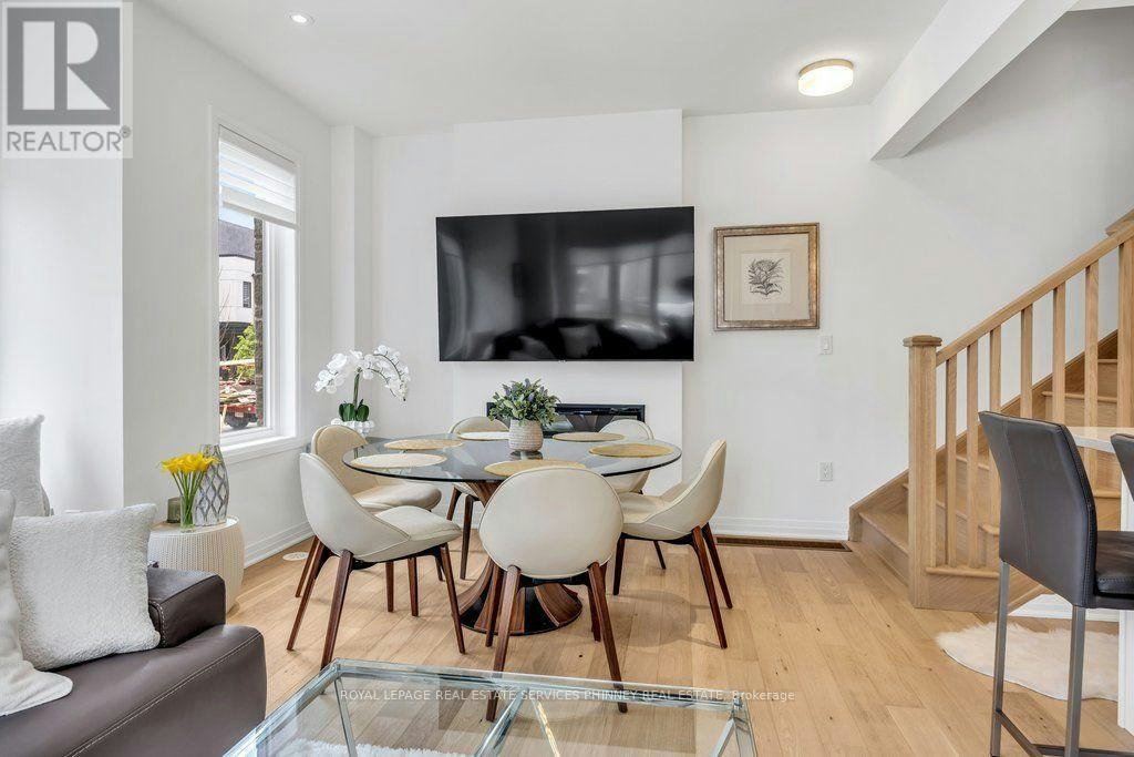 9 Crown Gate, Oakville, ON, L6M 0W8 - 6