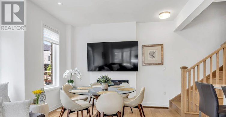 9 Crown Gate, Oakville, ON, L6M 0W8 - 6