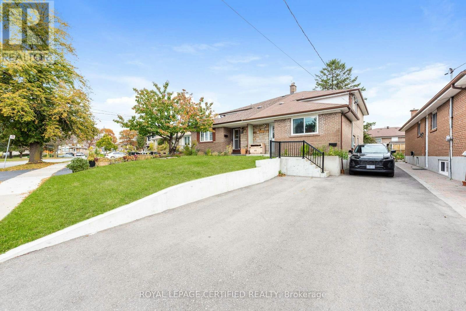 55 Pearldale Avenue, Toronto, ON, M9L 2H2 - 30