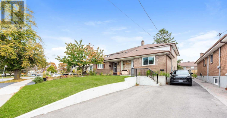 55 Pearldale Avenue, Toronto, ON, M9L 2H2 - 30
