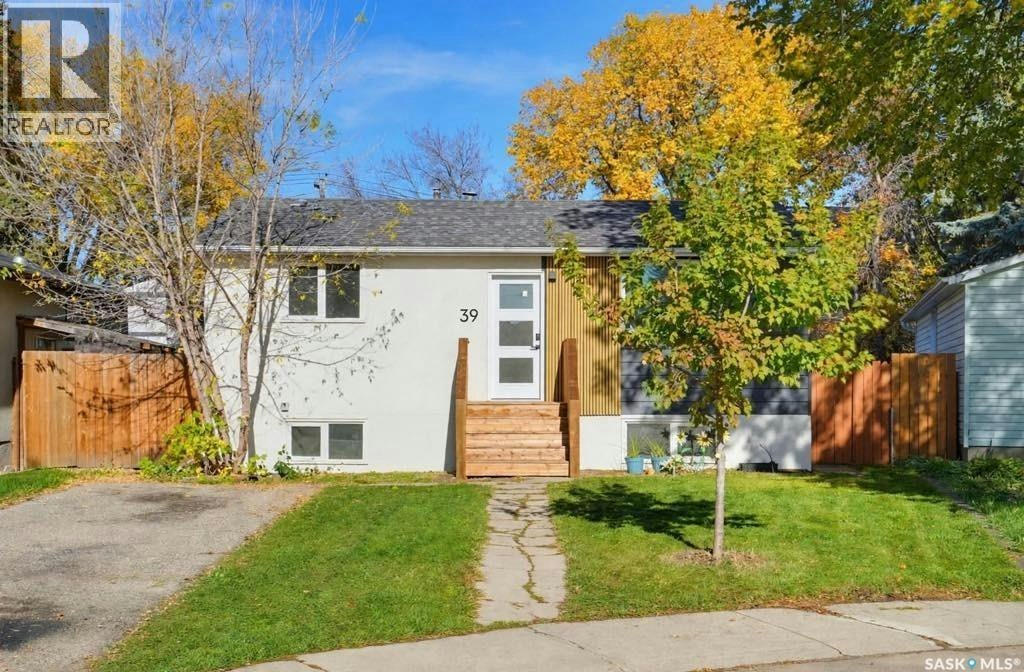 39 Trident Crescent, Saskatoon, SK, S7M 0P7