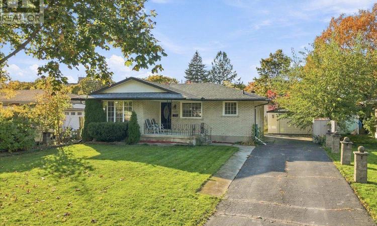 51 Highcourt Crescent